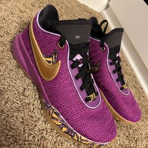 LeBron 20 SE - PreOwned